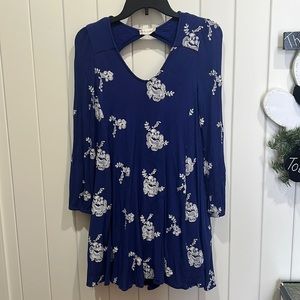 Altar’d State blue dress medium. Blue Floral